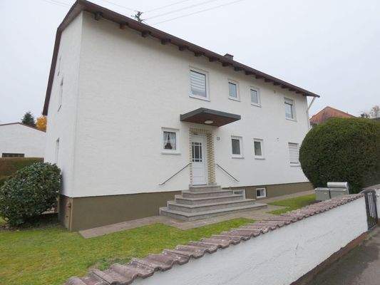 Hausansicht mit Eingang