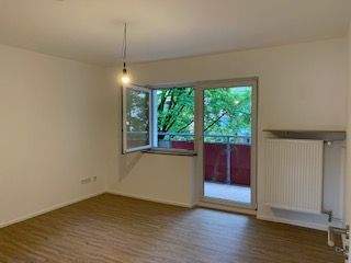 Wohnzimmer mit Balkon