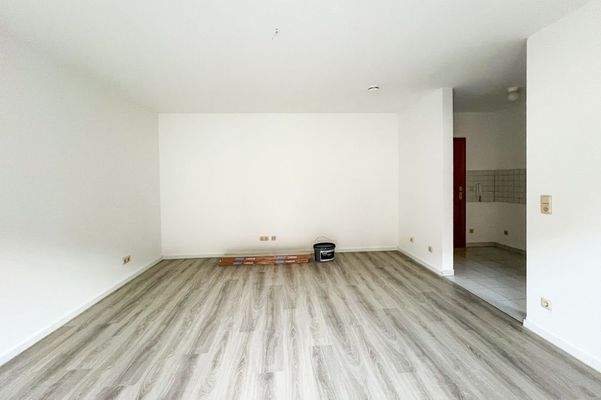 Wohnzimmer frisch geweißt + neues Laminat