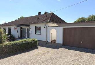 Eingangsbereich & Garage