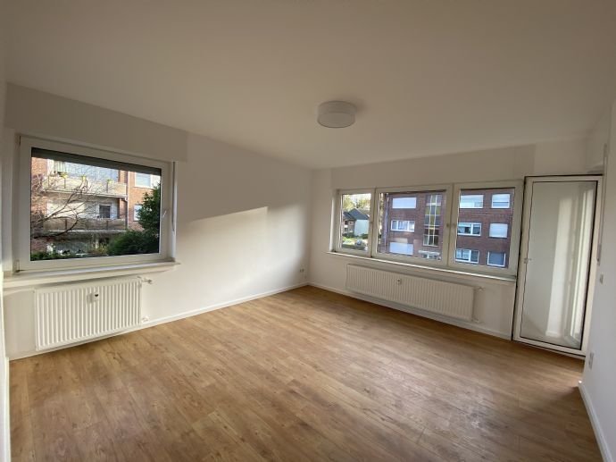 4 1/2-Zi.-Wohnung mit großen Balkon in Wesel-Flüren - komplett renoviert!