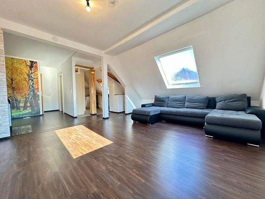 Wohn- Esszimmer und Flur DG