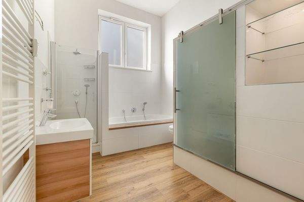 Wannenbad mit Fenster