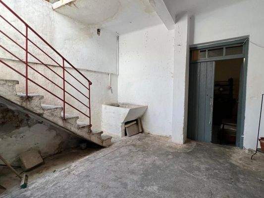 Kreta, Kritsa: Großes Gebäude im Dorfzentrum, ideal für gewerbliche und Wohnnutzung