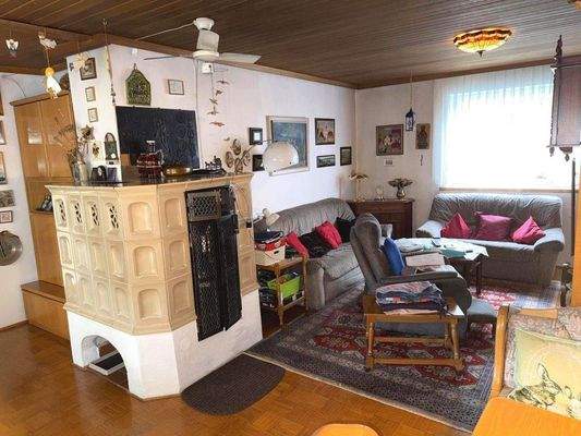 EG_Wohnzimmer mit Kachelofen