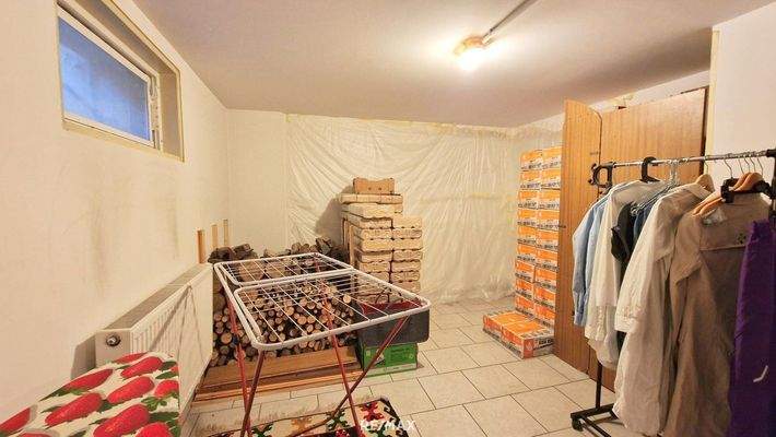 Holzlager Waschküche