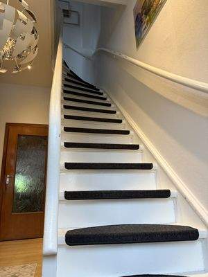 Massive Holztreppe.jpg