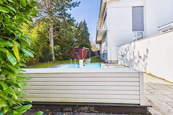 Außenpool mit Gegenstromanlage