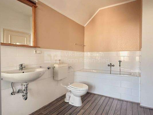 4936 Badezimmer mit Wanne