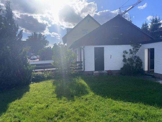 Garagen und Zugang Hauptgarten