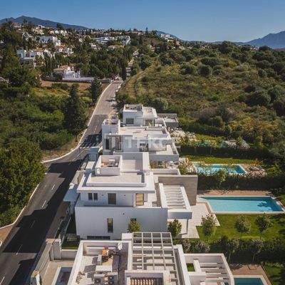 Natural Setting Views Villas in a Popular Area of Estepona