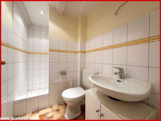 WE 4 Erdgeschoss rechts Bad 1