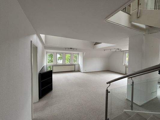 Blick ins Wohn- / Esszimmer / DG