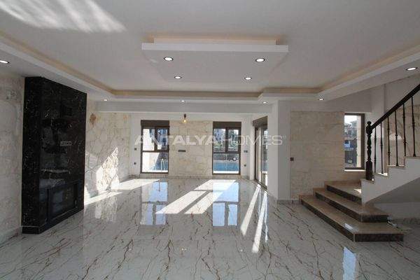 4-Bedroom Semi-Detached House with Pool and Garden in Belek