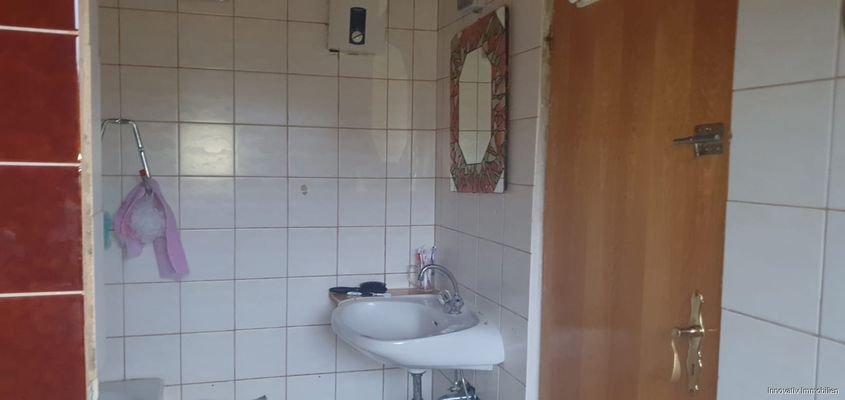 Bad Dachgeschosswohnung rechts