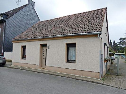 Objektansicht Straßenseite.JPG