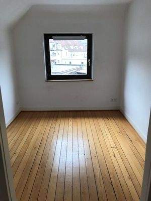 Dachgeschoss Zimmer 1.jpg