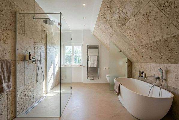 Master bathroom (with furnishing example)