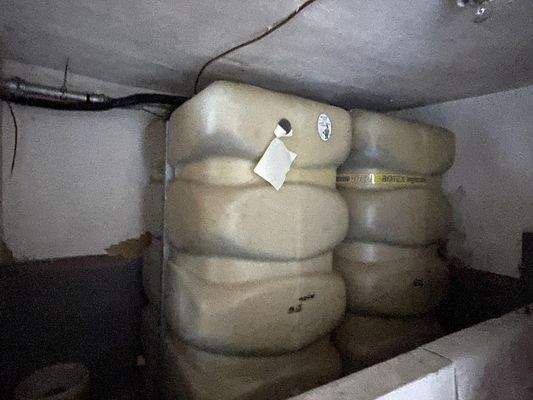 Tanks im Nebengelass