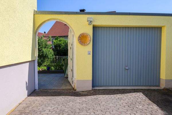 Eingang und Garage