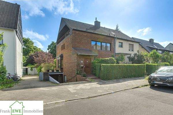 Aussenansicht.Haus Düsseldorf Hassels Frank Ewe Immobilienmakler