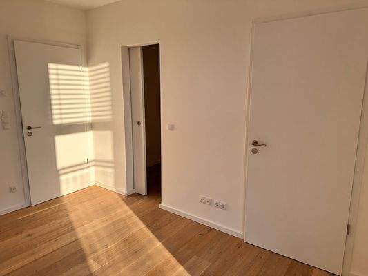 Schlafzimmer mit Bad und Ankleide