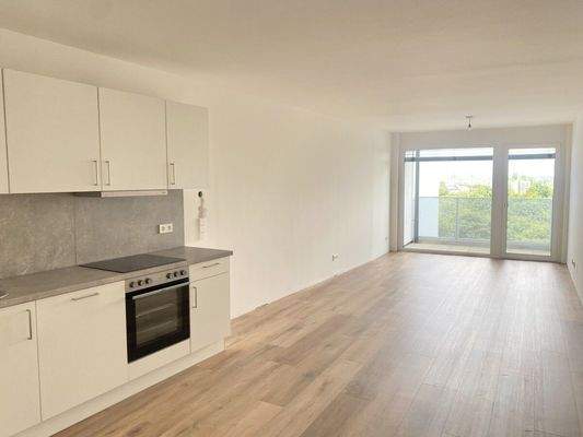 Wohnesszimmer mit Balkon