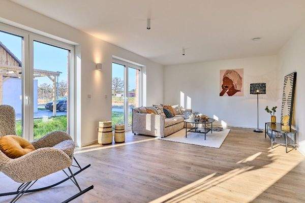 Lichtdurchflutetes Wohnzimmer