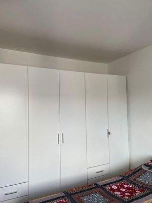 Kleiderschrank im Schlafzimmer