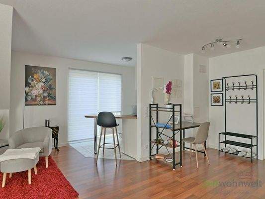 Küchentresen und kleiner Schreibtisch