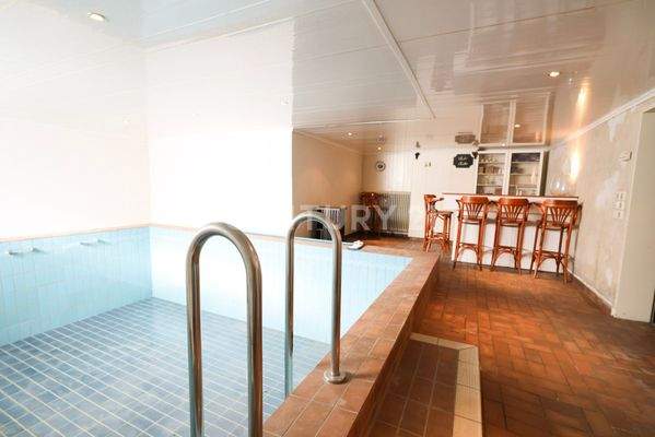 Wellnessbereich mit Thekenbereich