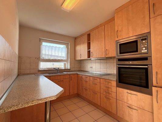 Küche mit Einbauküche