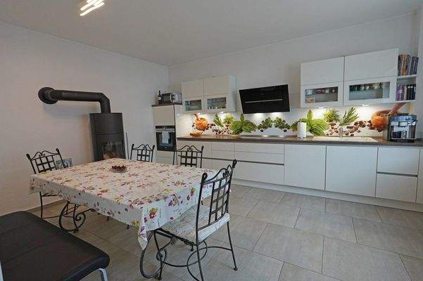 Gr. Whg EG - Küche inkl. Einbauküche