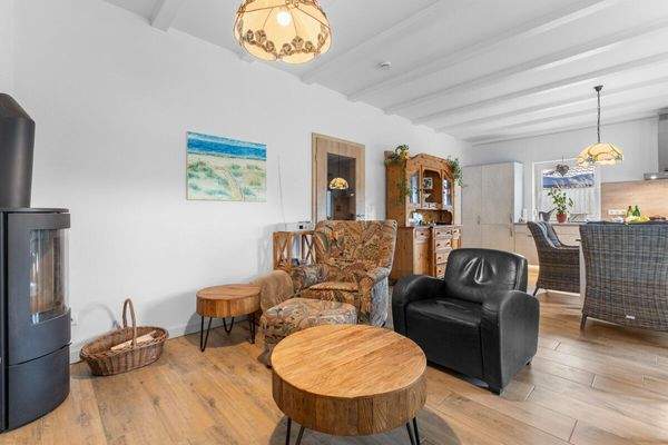 Offener Wohn- und Essbereich mit Küche