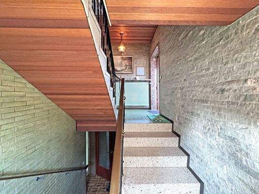 Treppenhaus mit Zugang KG DG