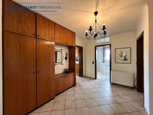 Diele mit Einbauschränken