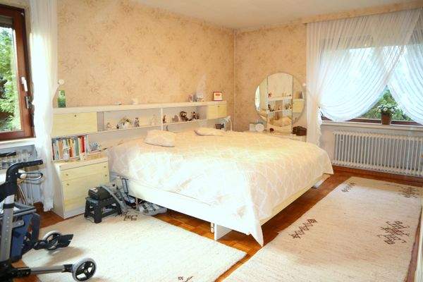 Geräumiges Schlafzimmer