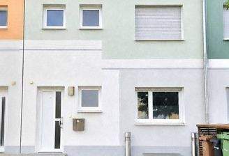 Haus mit zwei Stellplätzen