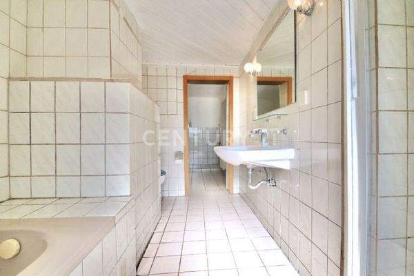 Bad - Ansicht vom Fenster aus