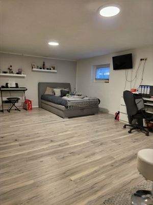 großes Jugendzimmer oder möglicher Partyraum im Untergeschoss