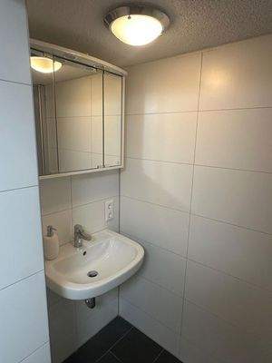 Waschbecken im Duschbad