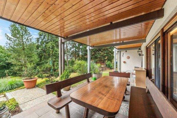 Blick von der Terrasse in den Garten.jpg