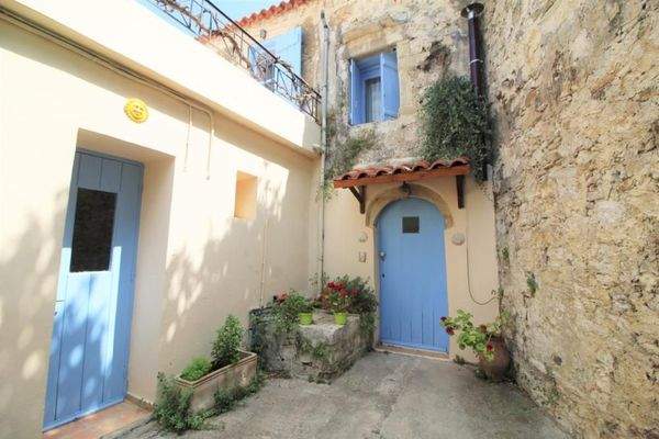Schönes Steinhaus zum Verkauf mit Meerblick in Aspro