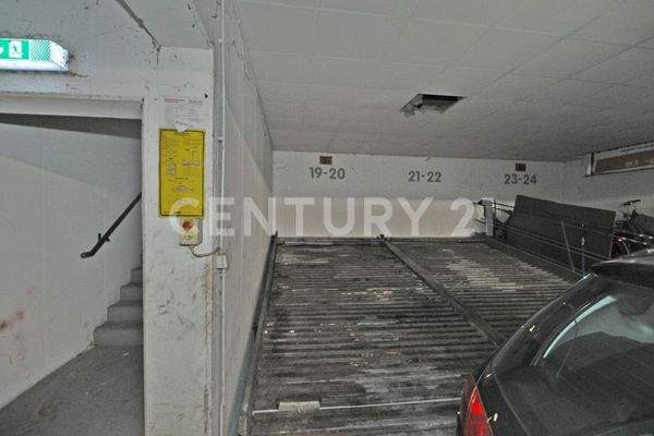 Tiefgaragenstellplatz