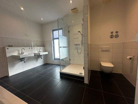 Bad mit 2 Waschtischen