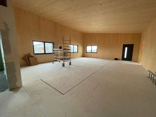 Teilbereich mit Eingangstür hinten rechts