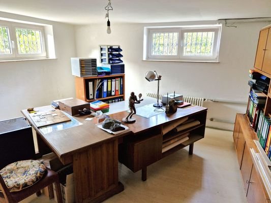 Arbeits- oder Gästezimmer im Souterrain