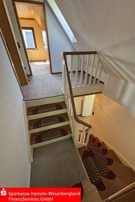 Treppenhaus mit Zugang zu den Räumen DG