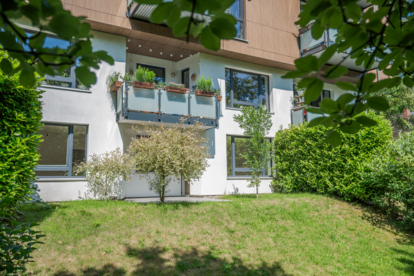 Rückseite mit Balkon