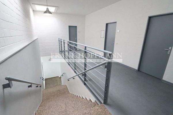 M2406-2 Bürozimmervermietung Altbau Treppenhaus